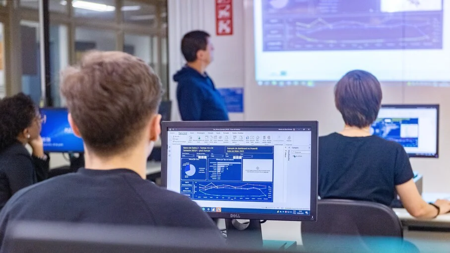 Quanto ganha um engenheiro da computação no Brasil